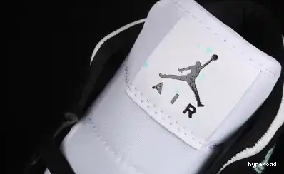 Hyperoad TINT AIR BLACK (GS) TEAL JORDAN 1 MID WHITE 0426